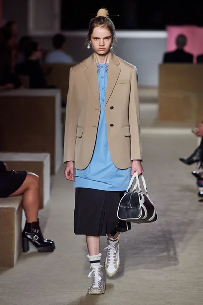 Look 3